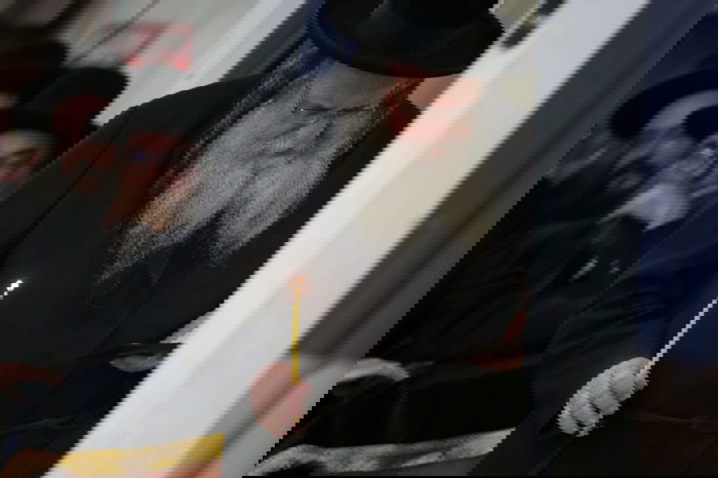 הגאון הרב שאול אלתר הדליק נר ראשון עם מאות מחסידיו