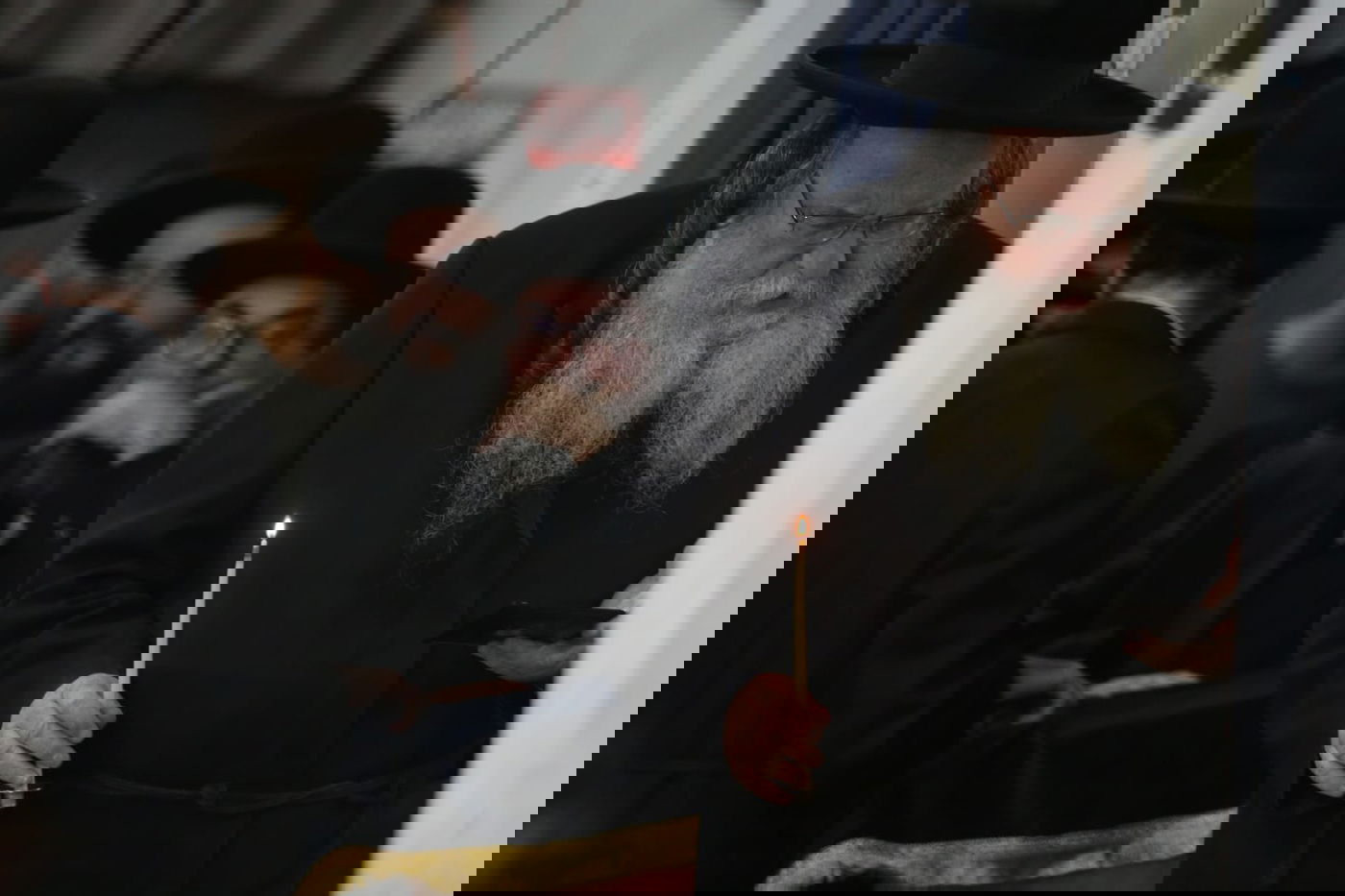 הגאון הרב שאול אלתר הדליק נר ראשון עם מאות מחסידיו