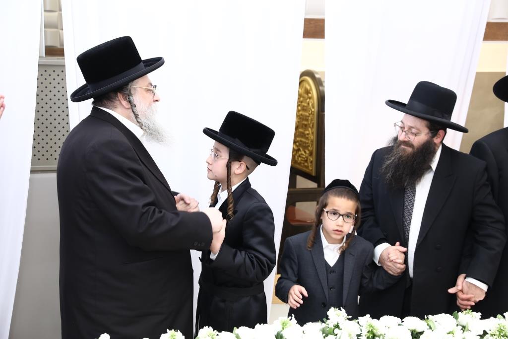 תיעוד: המשפיע החסידי חגג בר מצווה לבנו