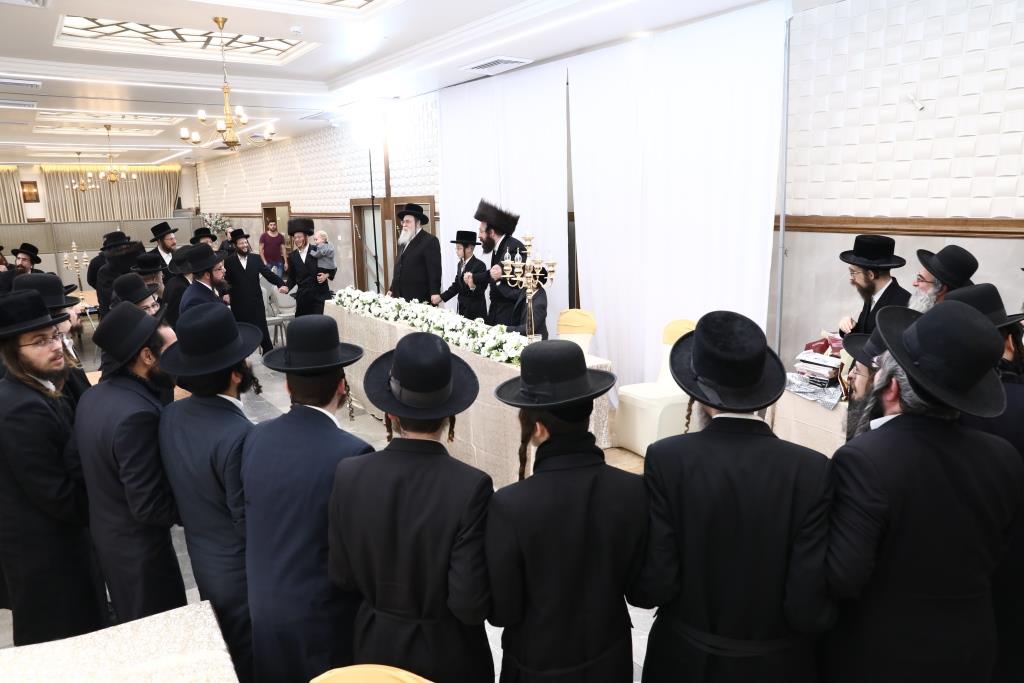 תיעוד: המשפיע החסידי חגג בר מצווה לבנו