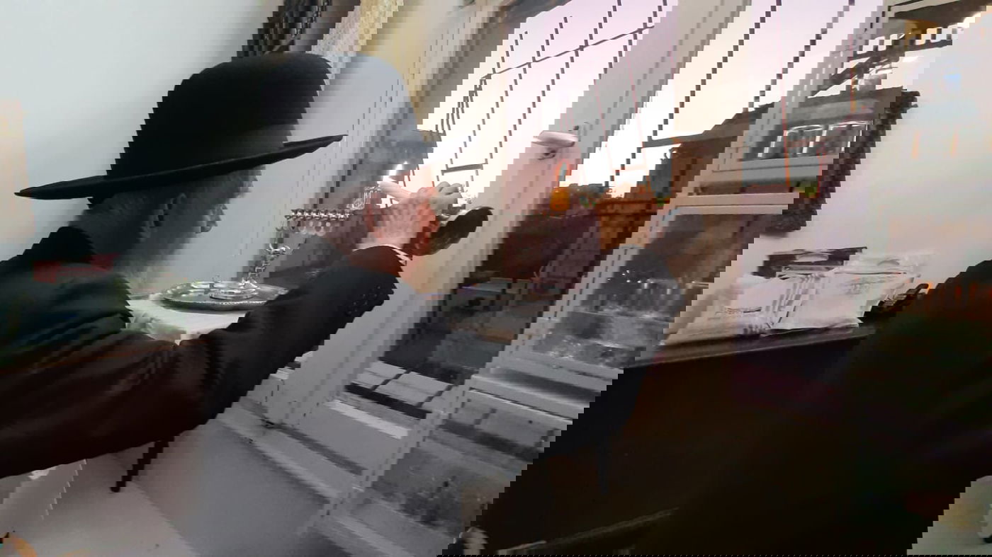 ראש הישיבה הדליק נר ראשון, ושקע בלימוד