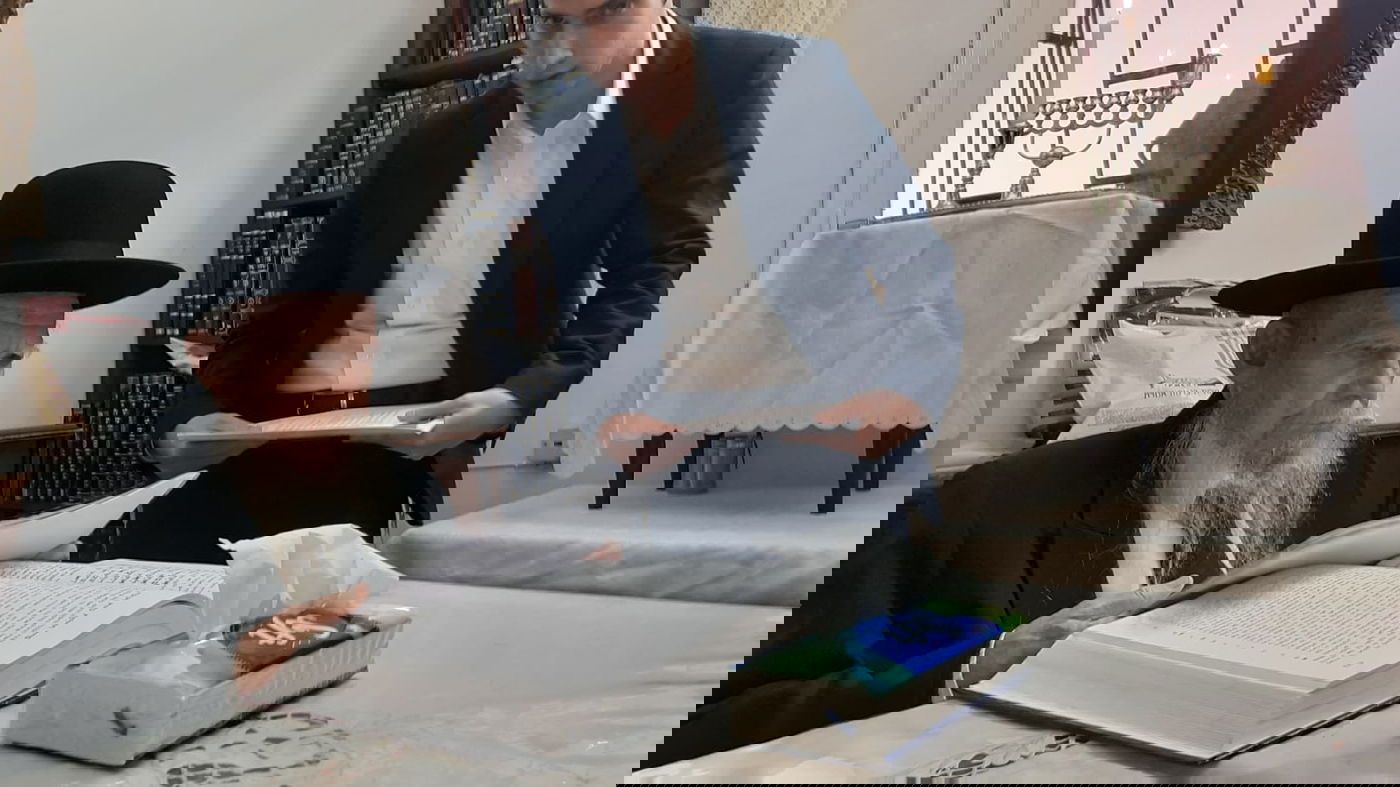 ראש הישיבה הדליק נר ראשון, ושקע בלימוד