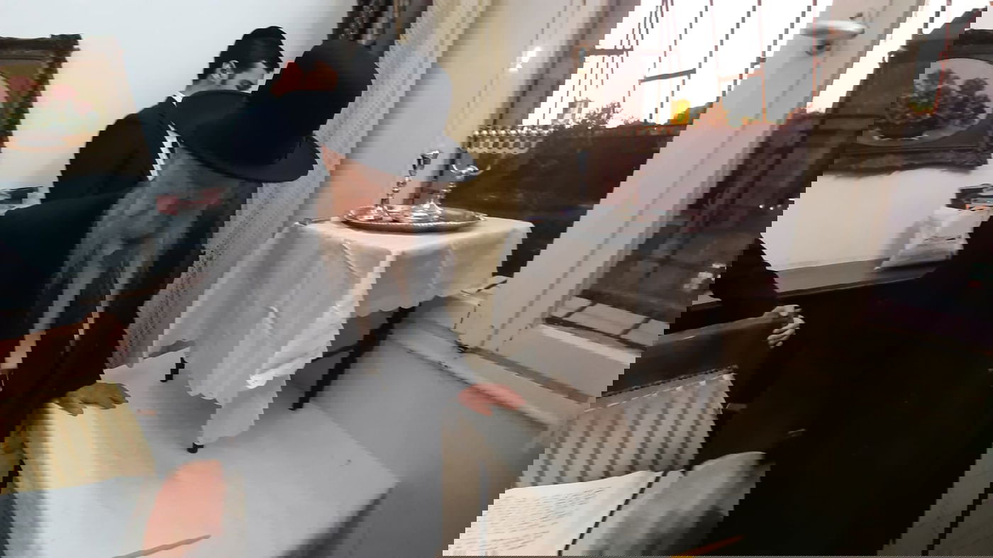 ראש הישיבה הדליק נר ראשון, ושקע בלימוד