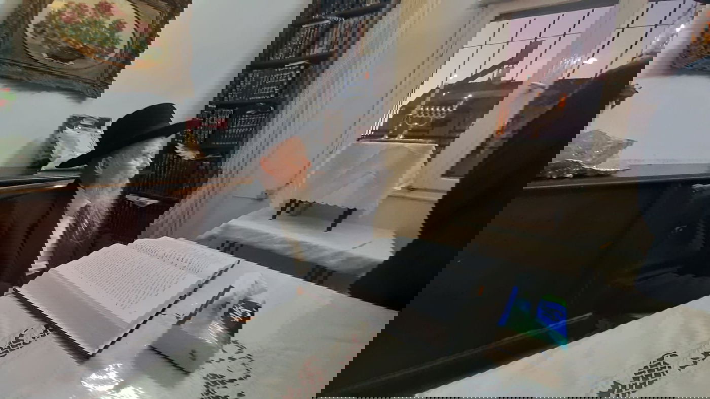 ראש הישיבה הדליק נר ראשון, ושקע בלימוד