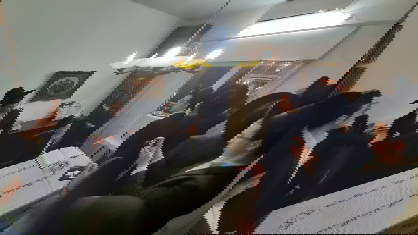 ראש הישיבה הדליק נר ראשון, ושקע בלימוד