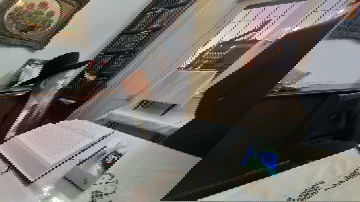 ראש הישיבה הדליק נר ראשון, ושקע בלימוד