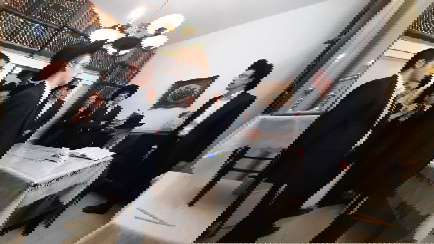 ראש הישיבה הדליק נר ראשון, ושקע בלימוד