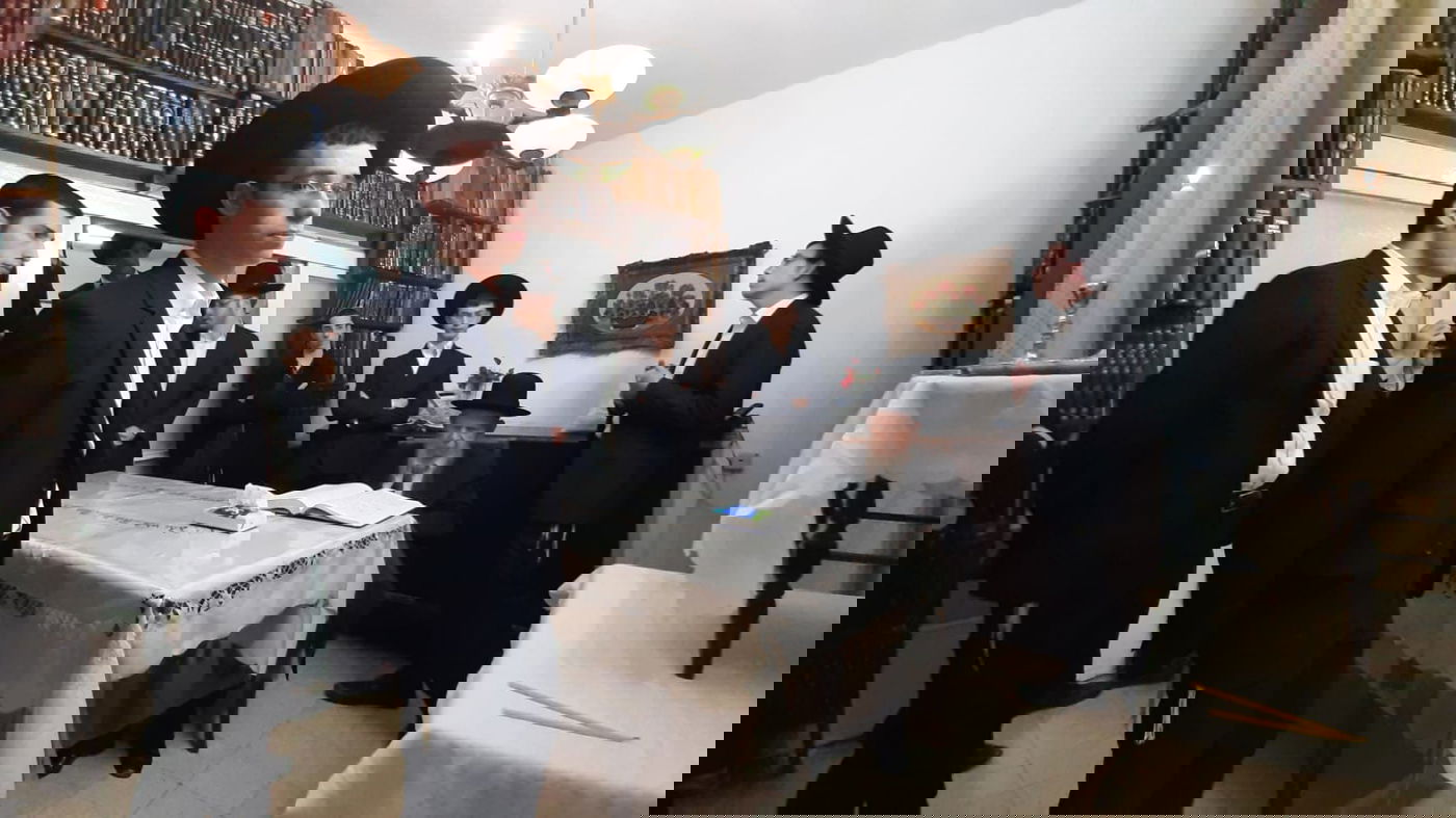 ראש הישיבה הדליק נר ראשון, ושקע בלימוד