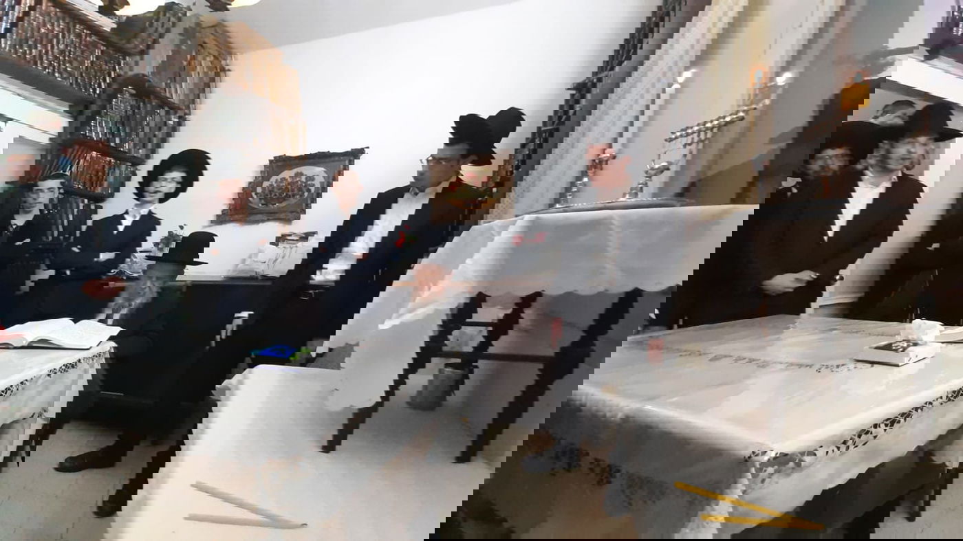 ראש הישיבה הדליק נר ראשון, ושקע בלימוד