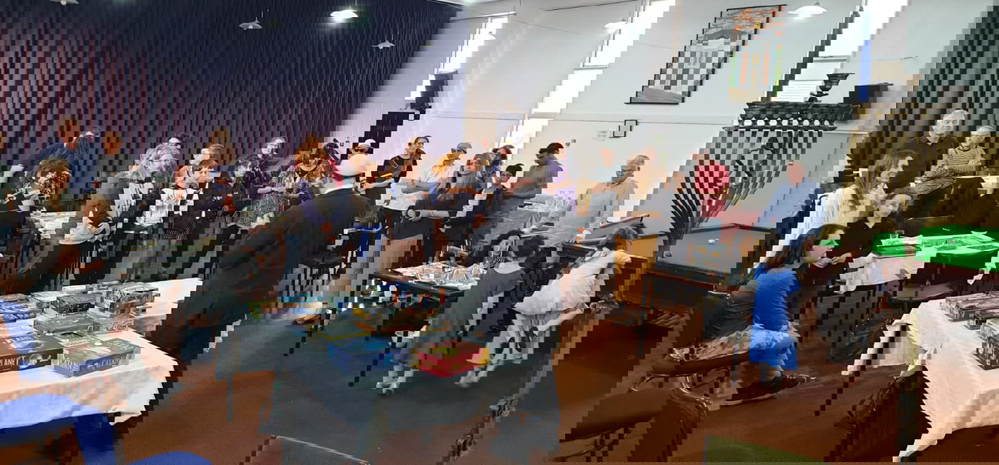 הדלקה ראשונה: נרות חנוכה בניו זילנד • צפו