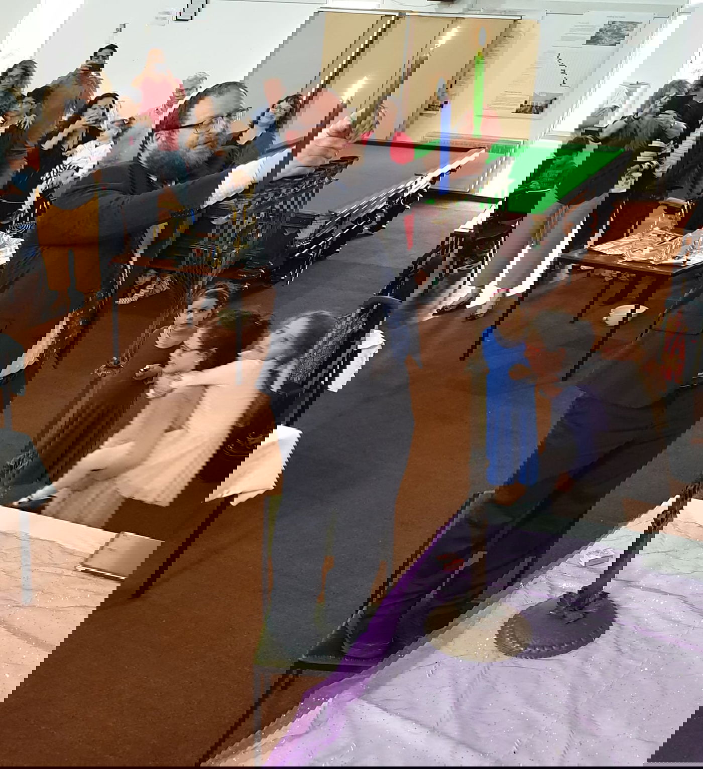 הדלקה ראשונה: נרות חנוכה בניו זילנד • צפו