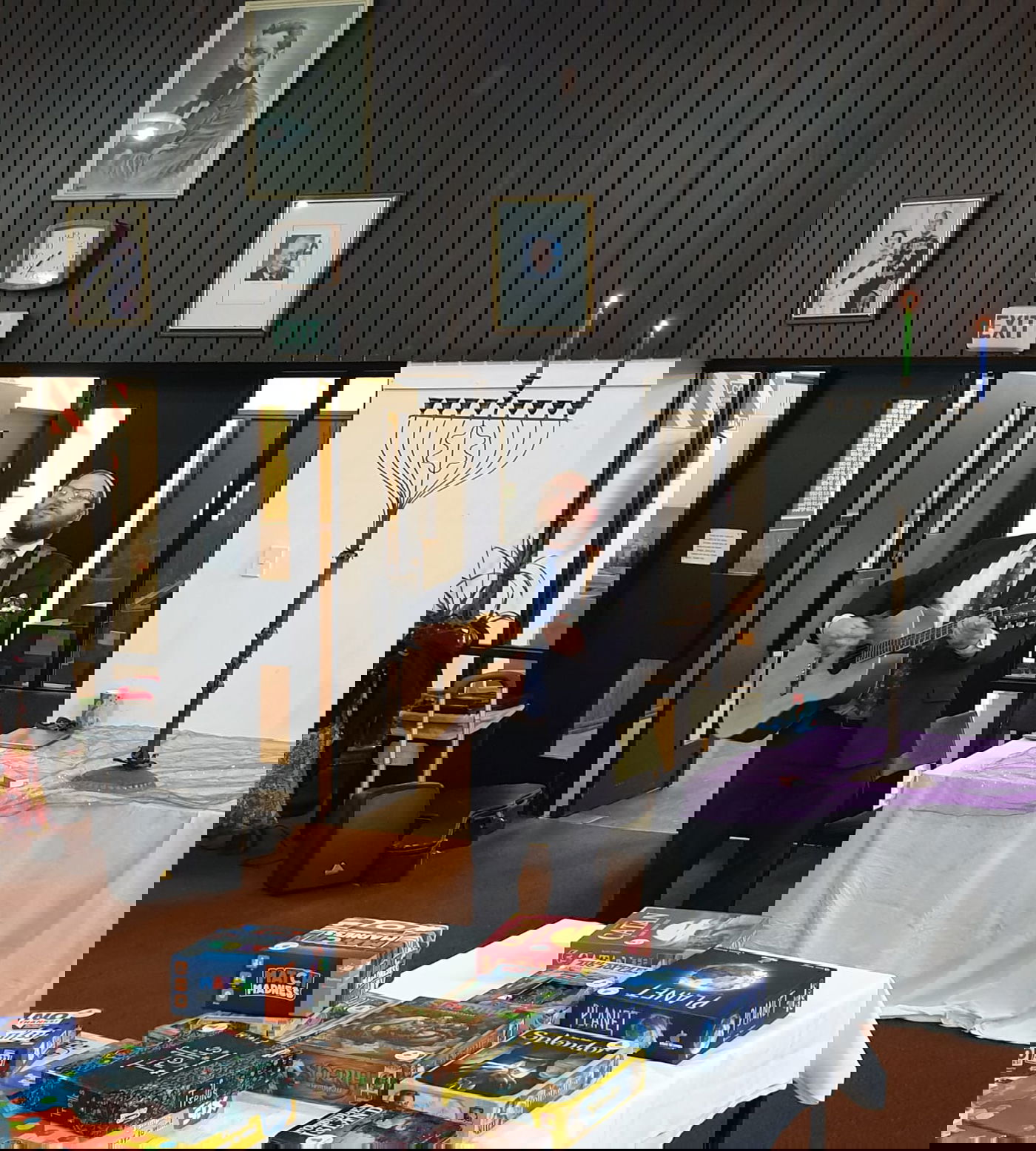 הדלקה ראשונה: נרות חנוכה בניו זילנד • צפו