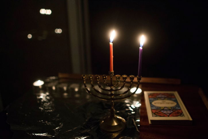 אישה נעמדה להדליק, מנכ"ל חדשות 13 מנע