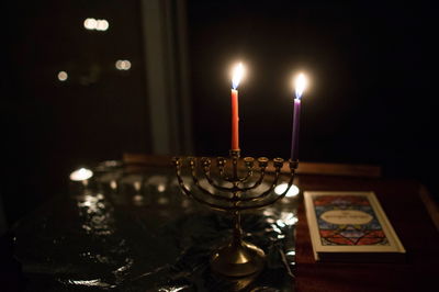 אישה נעמדה להדליק, מנכ"ל חדשות 13 מנע