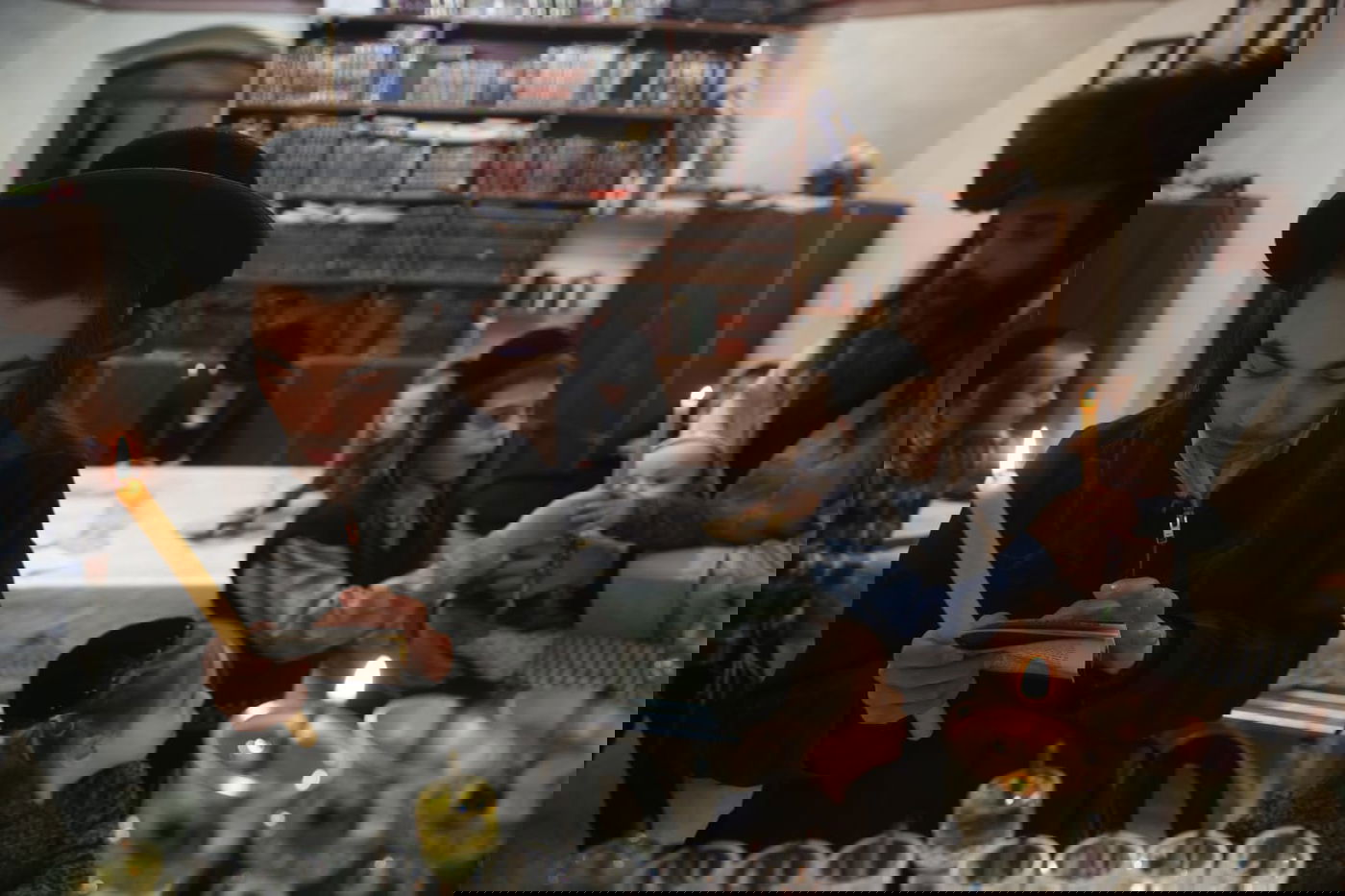 צפו: אווירת ימי חג החנוכה ברחובות ירושלים