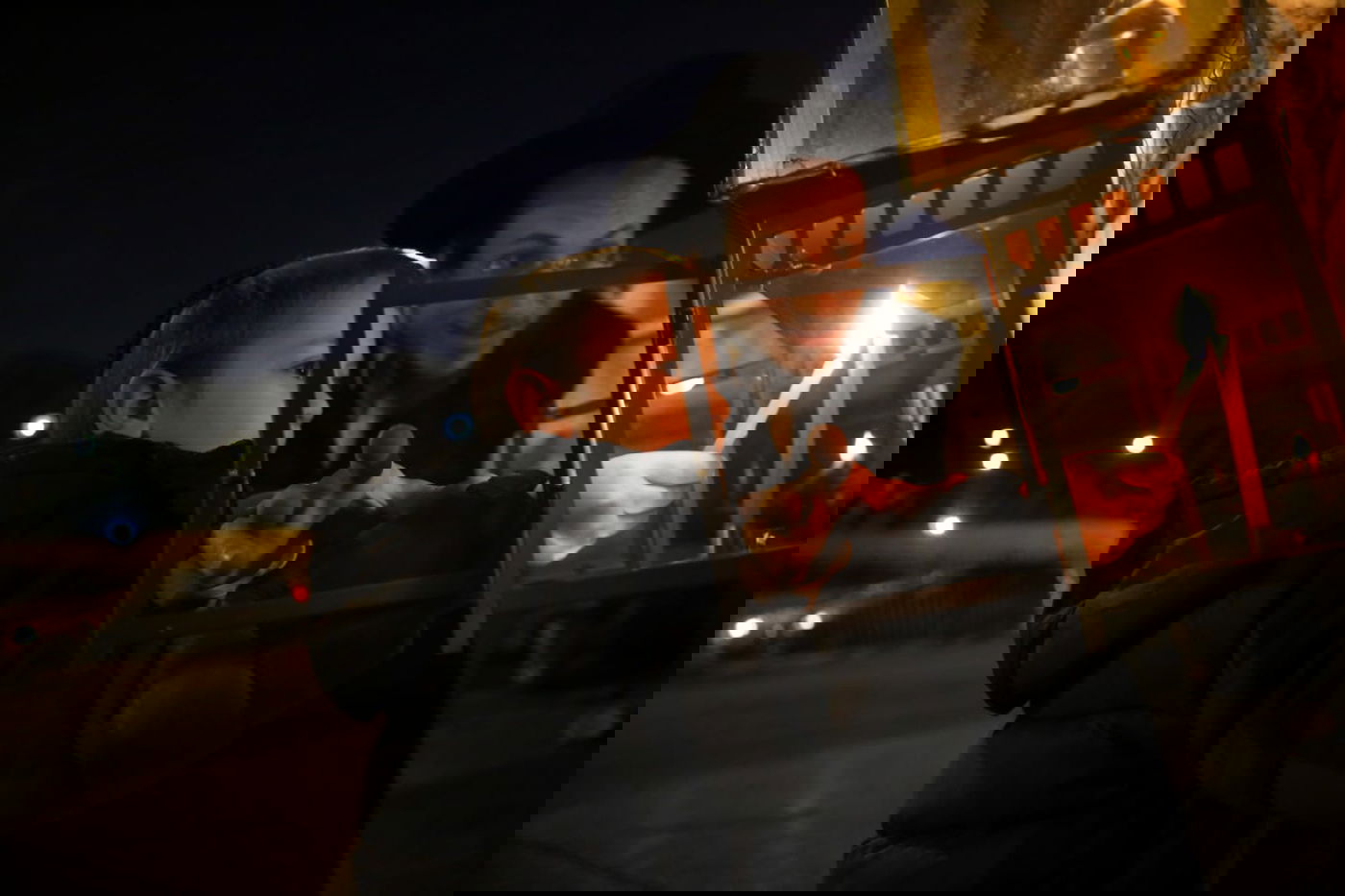 צפו: אווירת ימי חג החנוכה ברחובות ירושלים