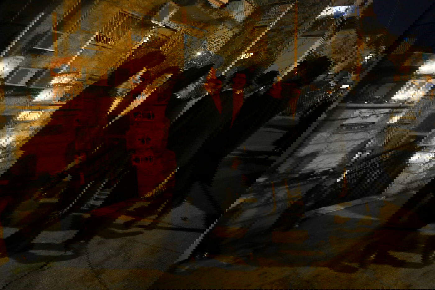 צפו: אווירת ימי חג החנוכה ברחובות ירושלים