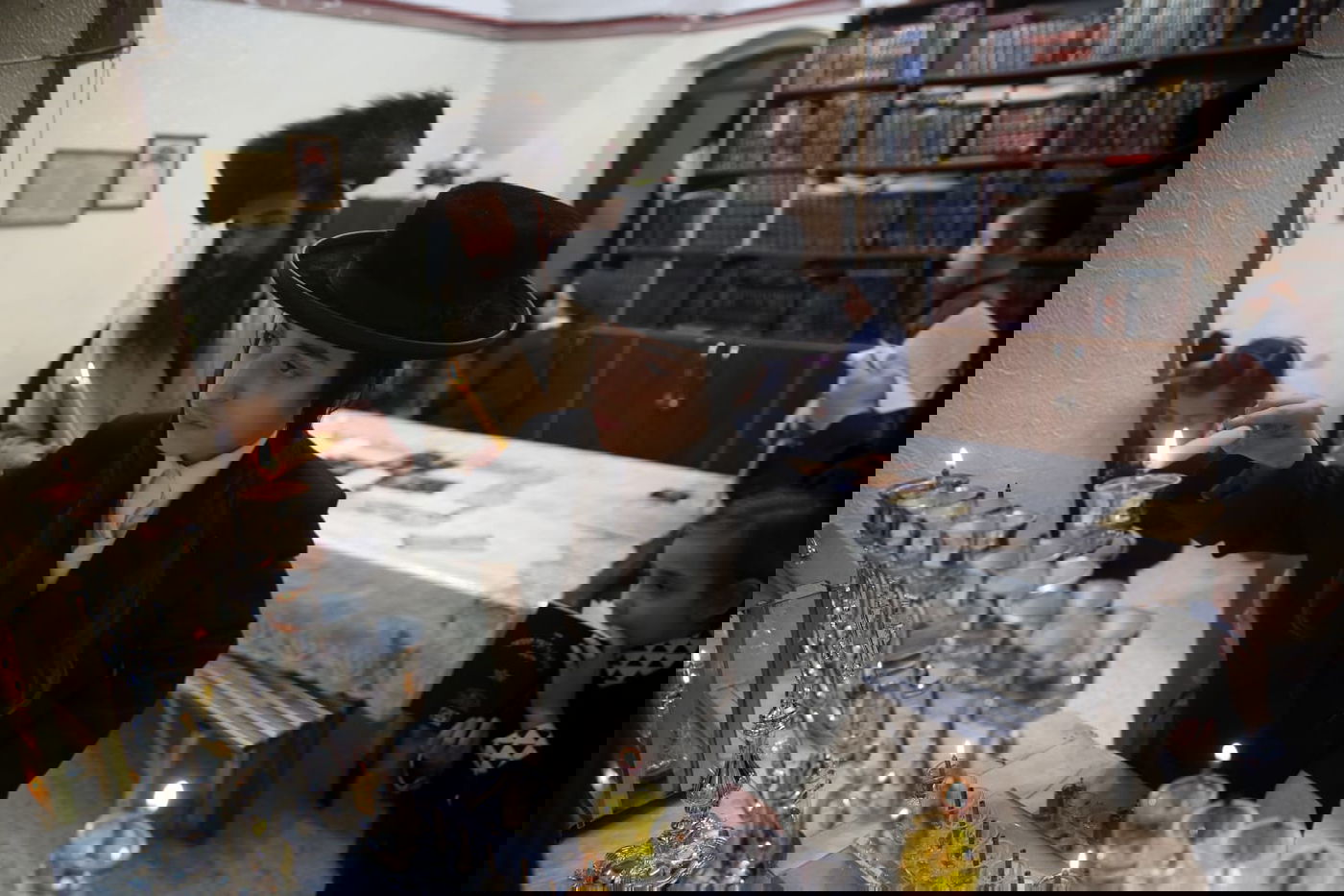 צפו: אווירת ימי חג החנוכה ברחובות ירושלים