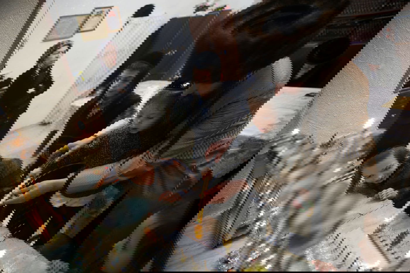 צפו: אווירת ימי חג החנוכה ברחובות ירושלים