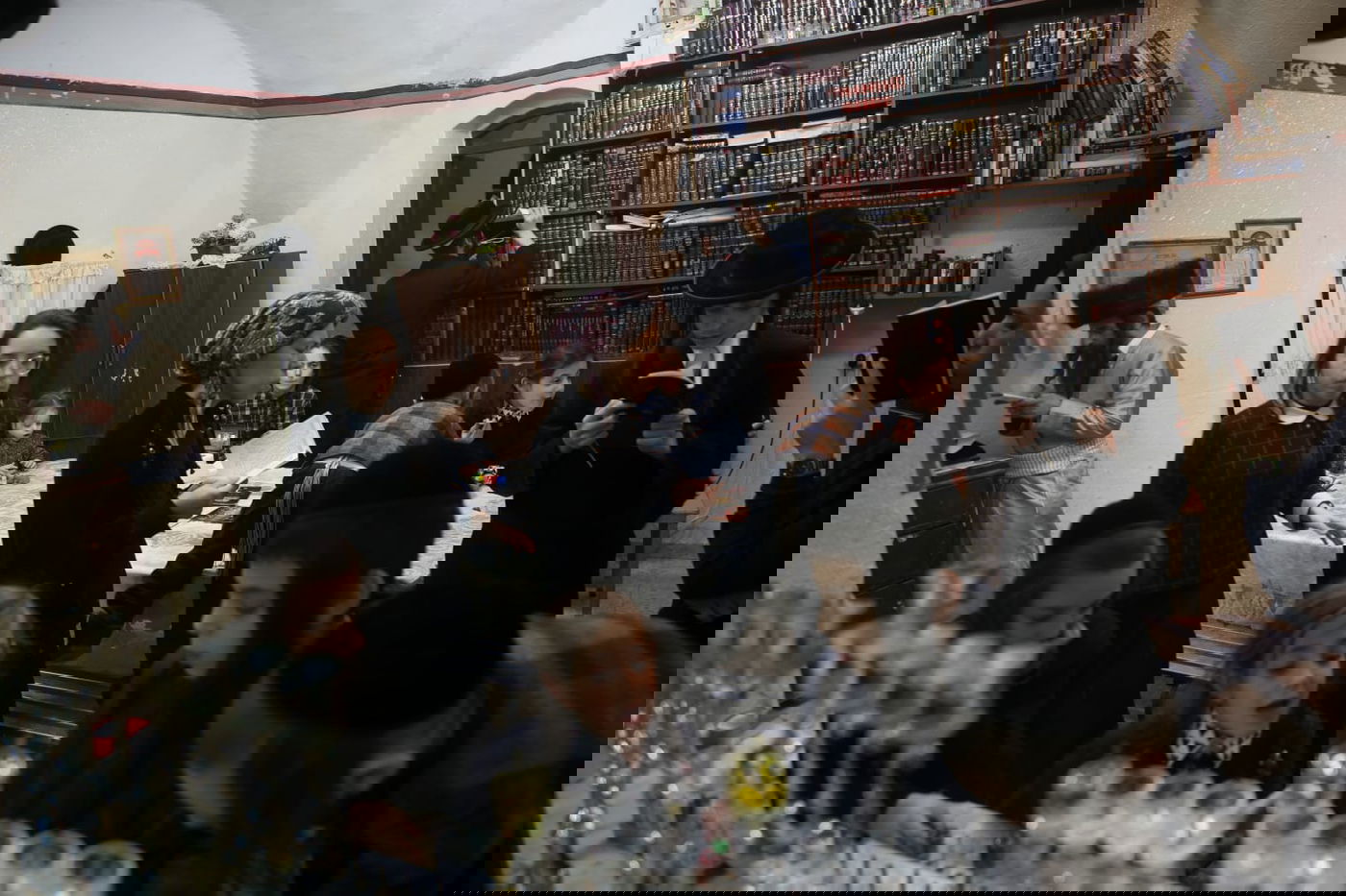 צפו: אווירת ימי חג החנוכה ברחובות ירושלים