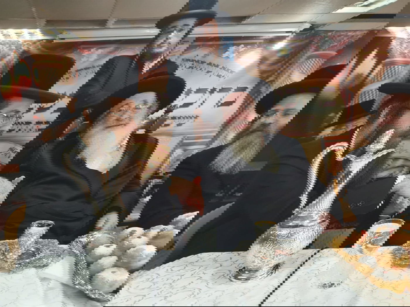 האדמו"ר מספינקא שורר עם בחורי ישיבת 'אורייתא'