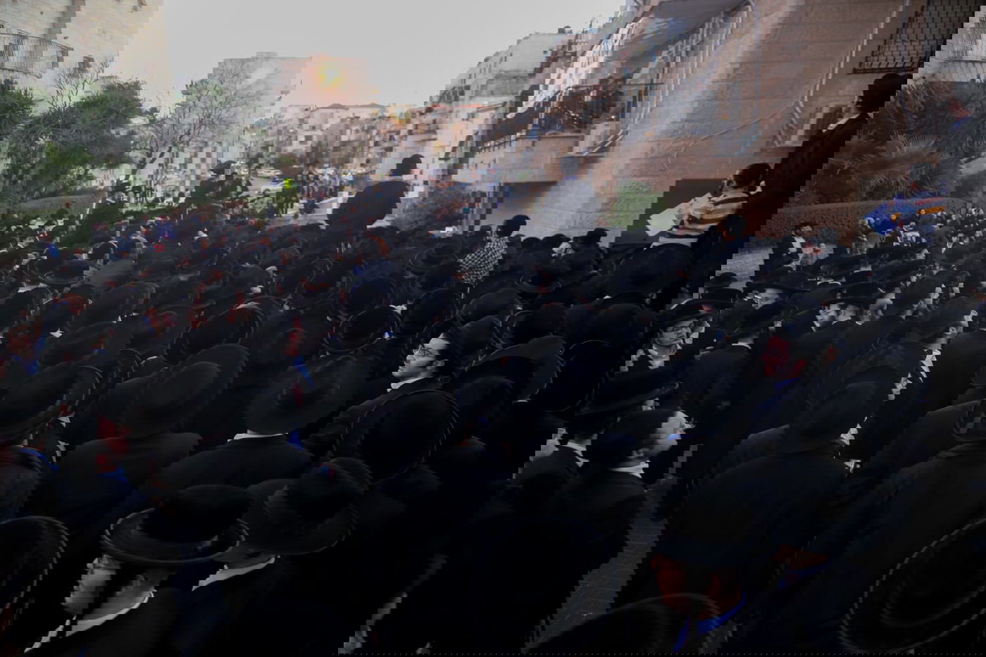 זקן ראשי הישיבות הגרמ"ד סולובייצ'יק בהדלקת נרות חנוכה