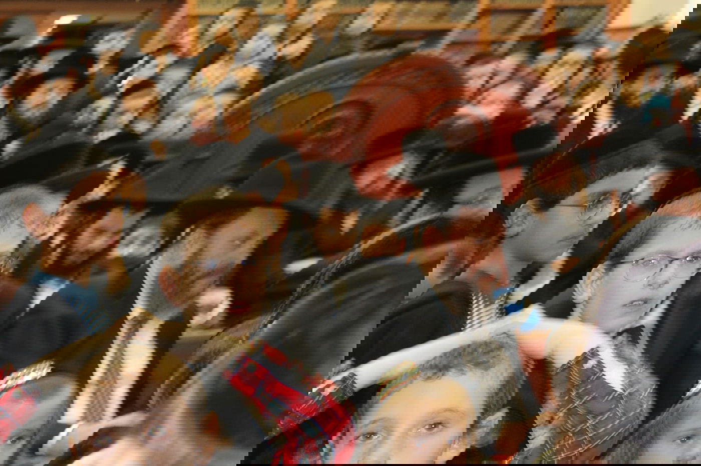 עצרת תפילה ב'קלויז' של באיאן שחולל: "יוונים נקבצו"