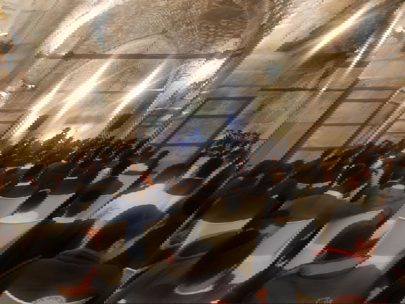 הזיץ של 'היישוב' במנהרות הכותל • צפו