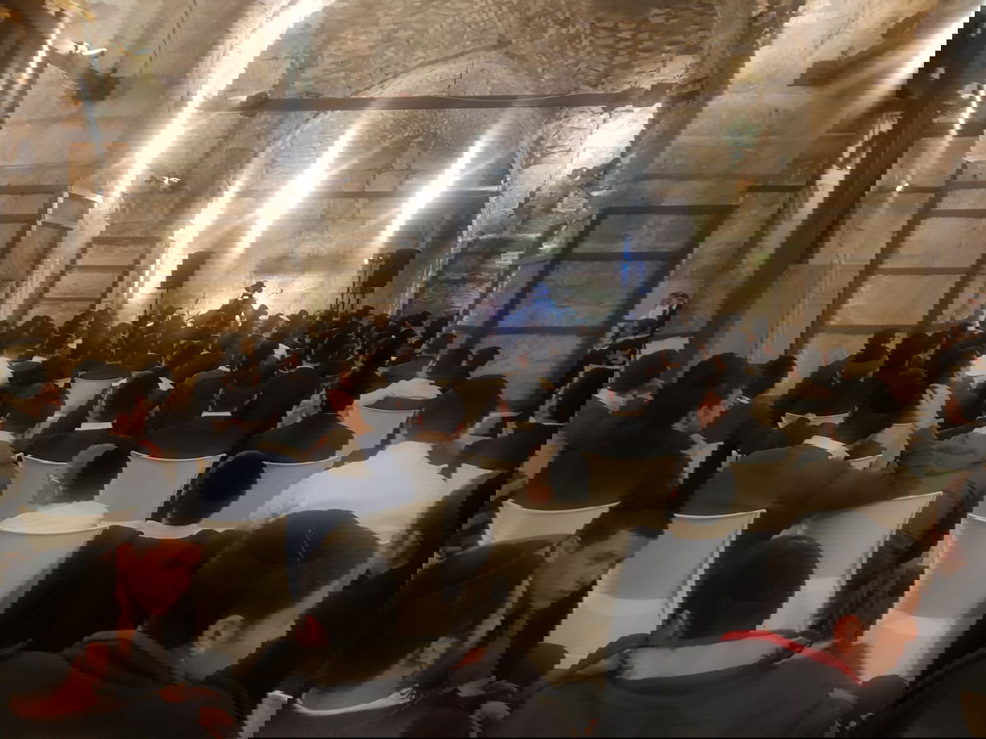 הזיץ של 'היישוב' במנהרות הכותל • צפו