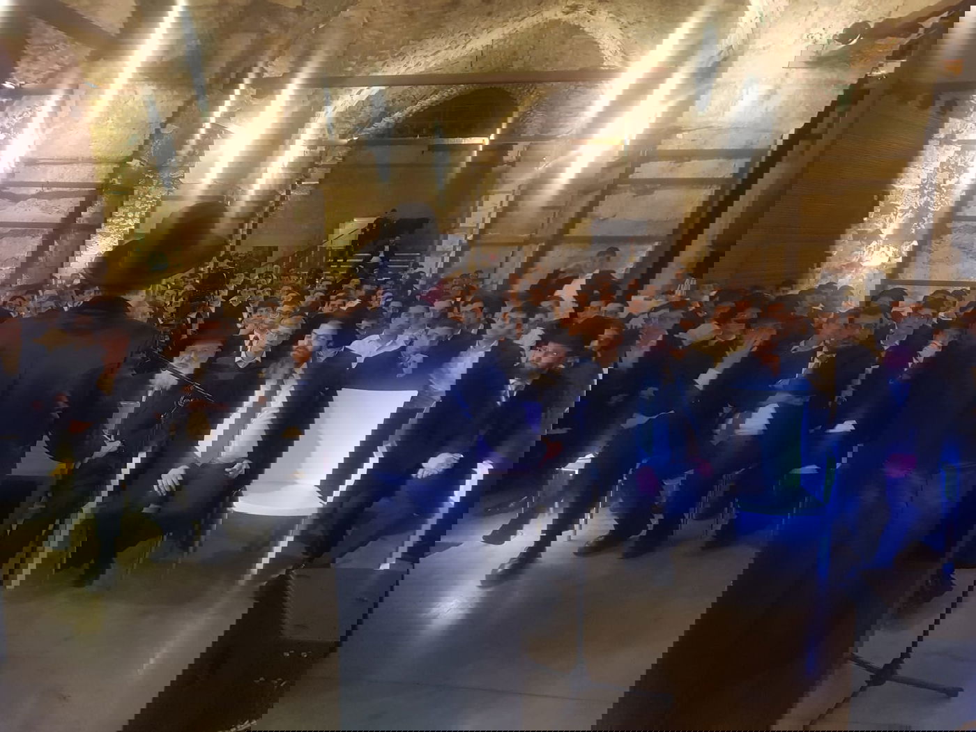 הזיץ של 'היישוב' במנהרות הכותל • צפו