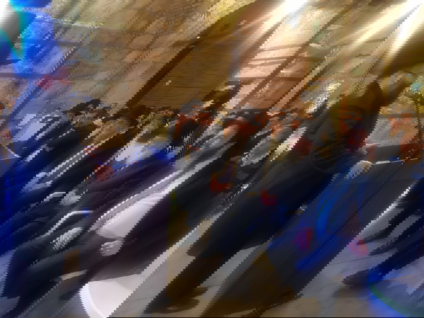 הזיץ של 'היישוב' במנהרות הכותל • צפו