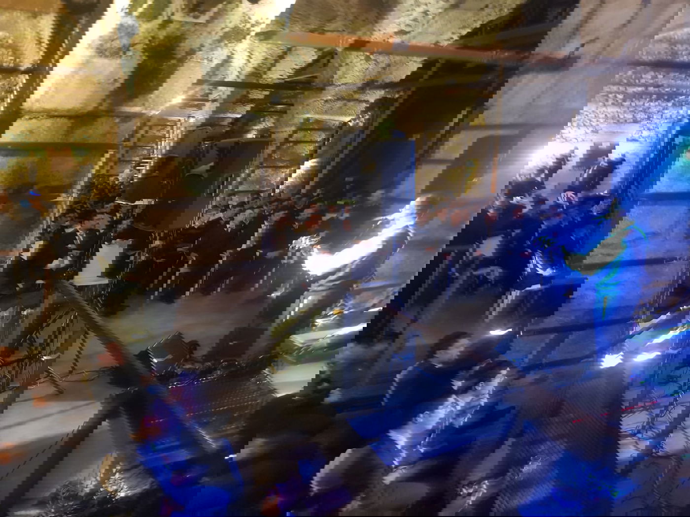 הזיץ של 'היישוב' במנהרות הכותל • צפו