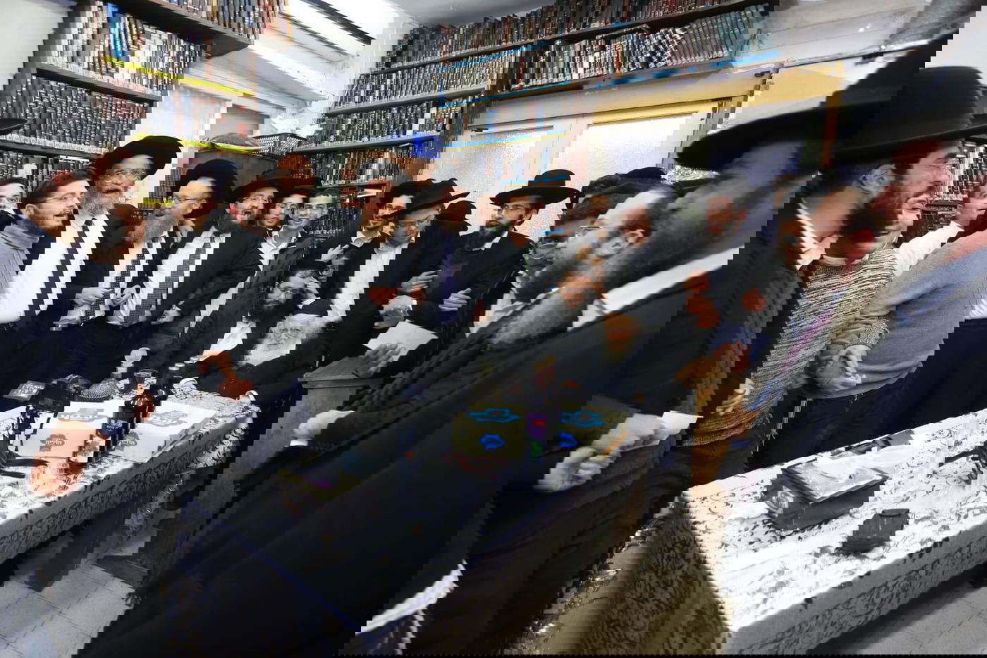 הבחורים המתחזקים סיימו מסכת עם הגר"ח קנייבסקי