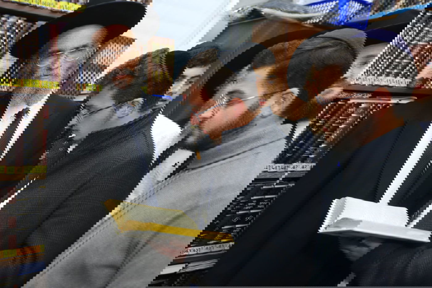 הבחורים המתחזקים סיימו מסכת עם הגר"ח קנייבסקי