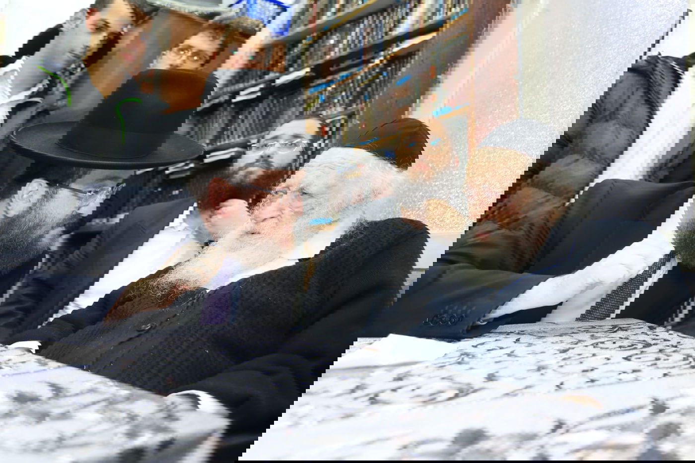 הבחורים המתחזקים סיימו מסכת עם הגר"ח קנייבסקי