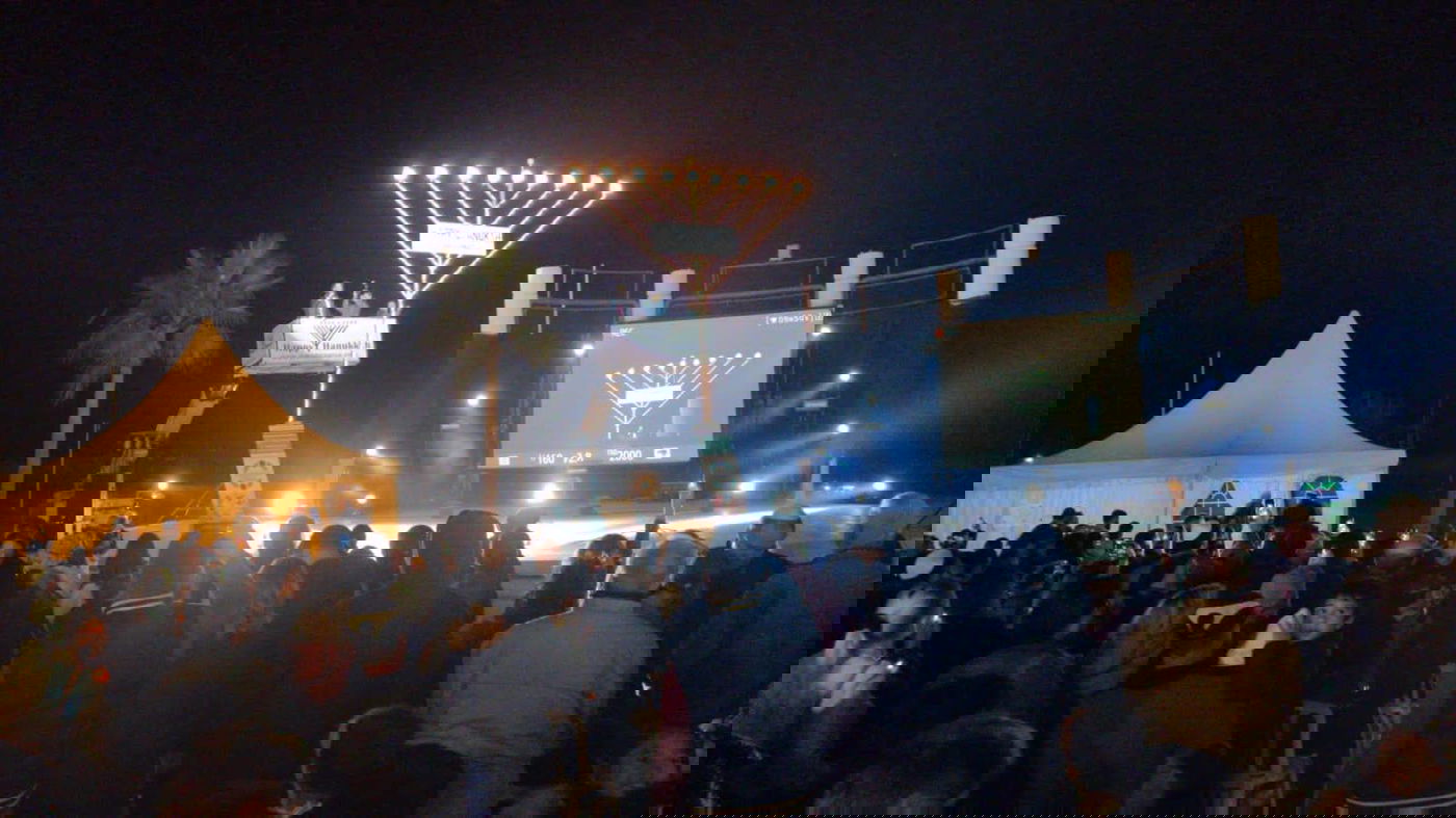 לרנקה קפריסין הדלקת נרות מרכזית בראשות השליח הרב זאב רסקין