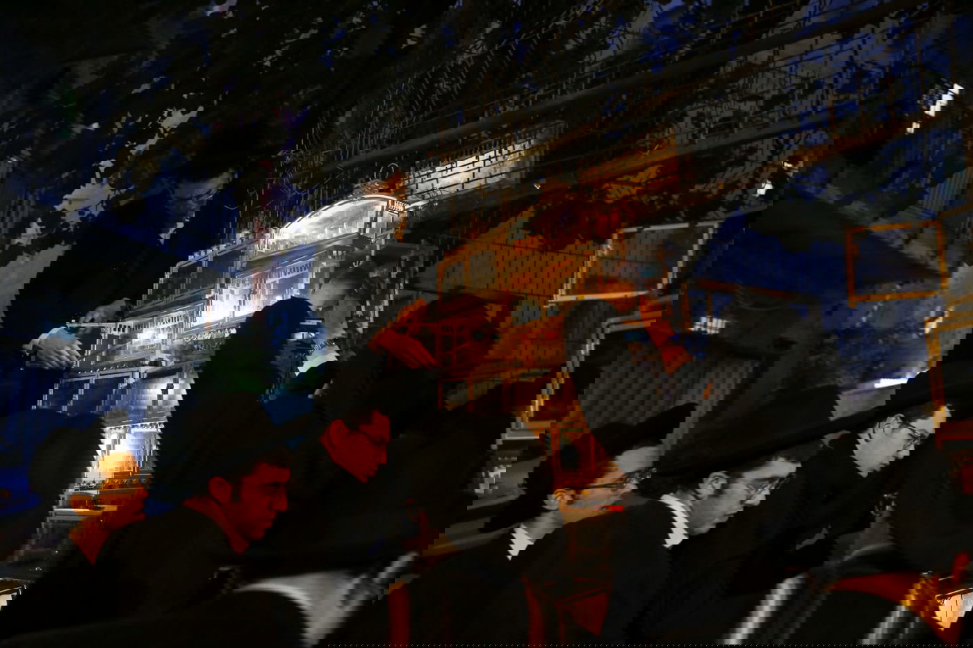 כך בחורי ישיבת בריסק מדליקים נרות חנוכה  גלריה