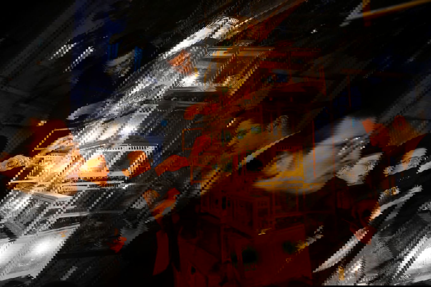 כך בחורי ישיבת בריסק מדליקים נרות חנוכה  גלריה