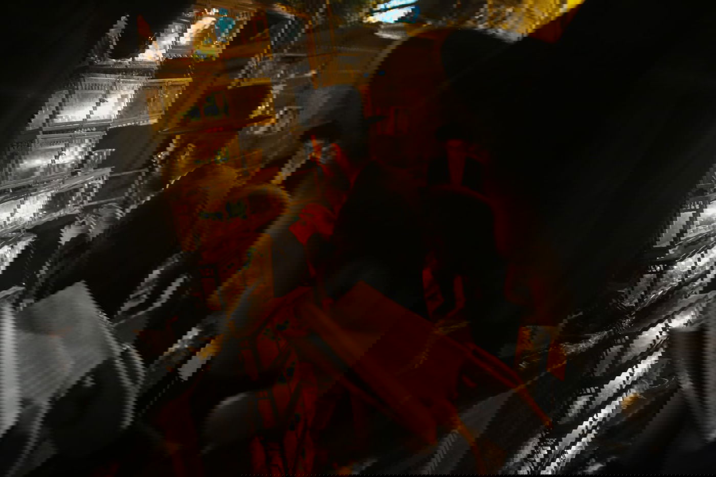 כך בחורי ישיבת בריסק מדליקים נרות חנוכה  גלריה