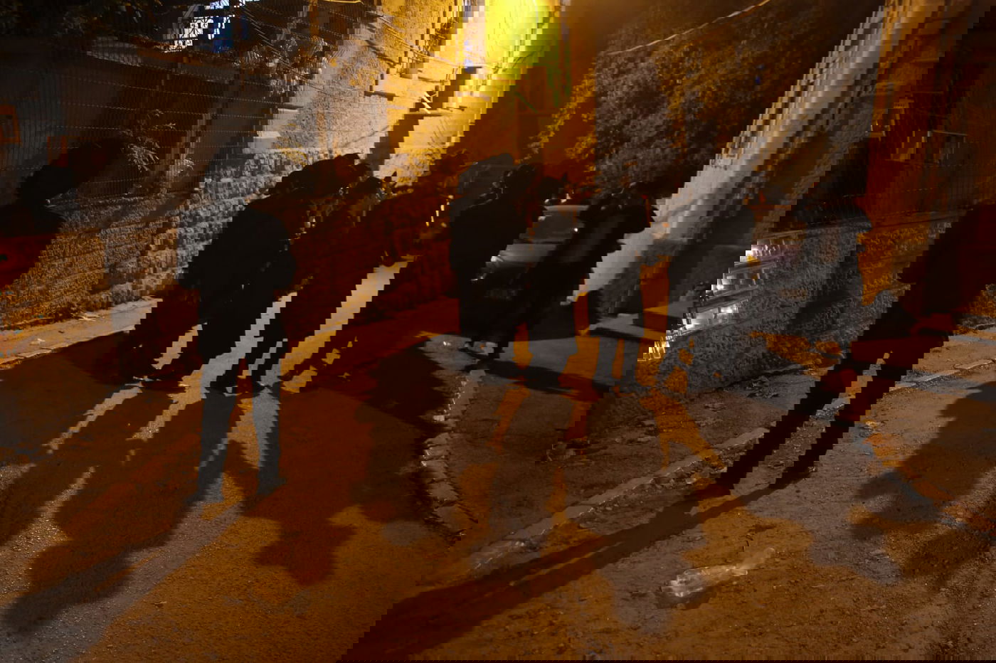 כך בחורי ישיבת בריסק מדליקים נרות חנוכה  גלריה