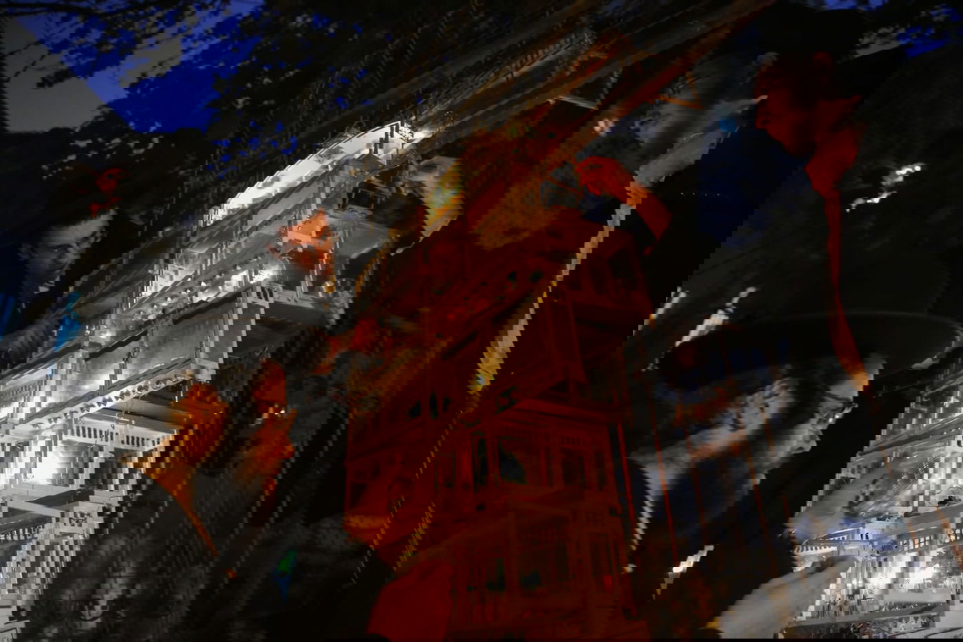 כך בחורי ישיבת בריסק מדליקים נרות חנוכה  גלריה