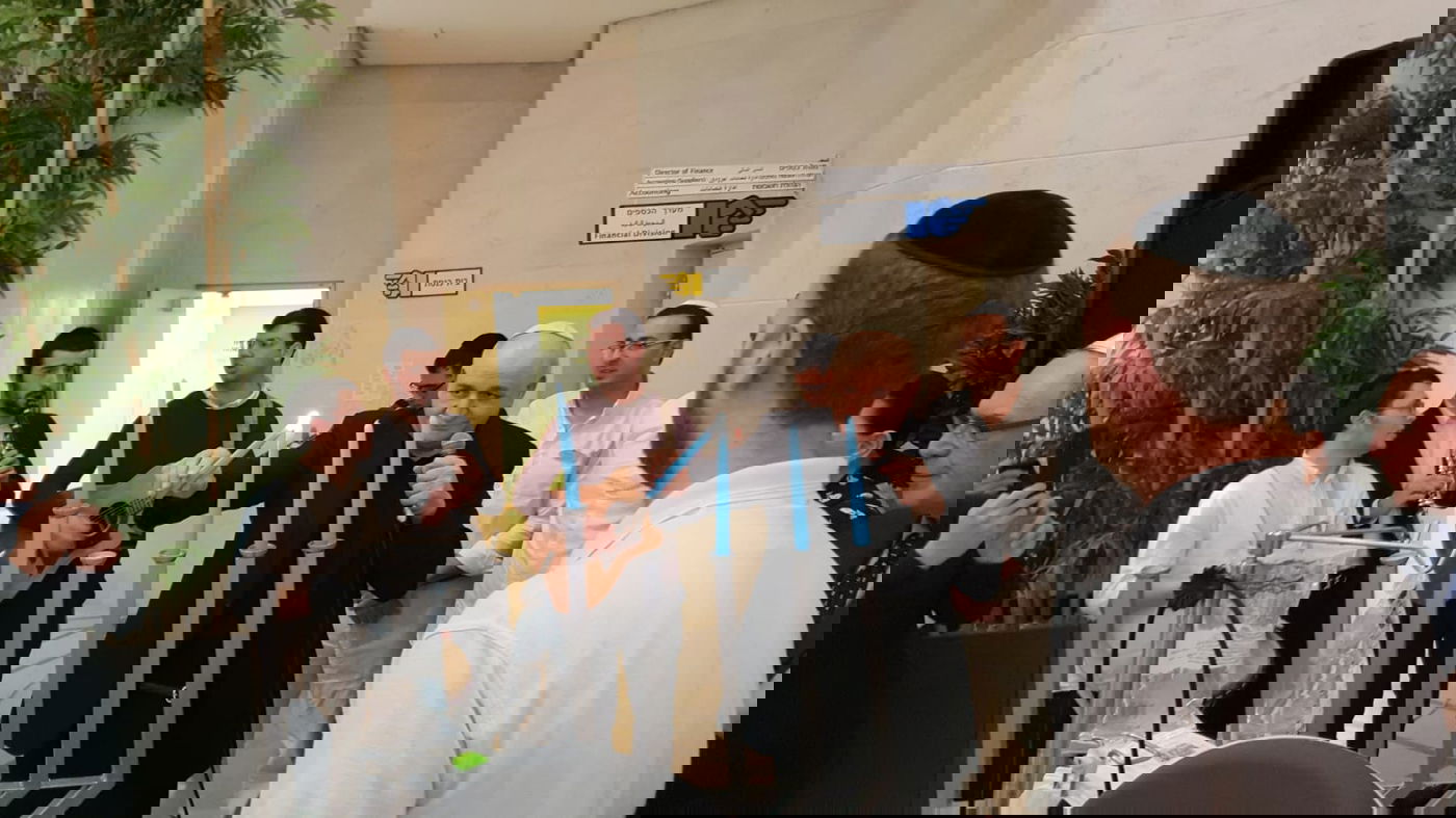 איש העסקים יצחק תשובה חיזק את הילדים החולים • צפו