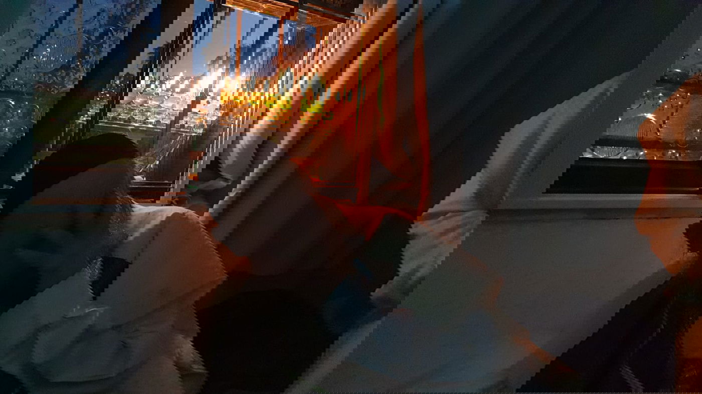 המקובל הרב דב קוק הדליק את הנרות ופרץ בבכי • צפו