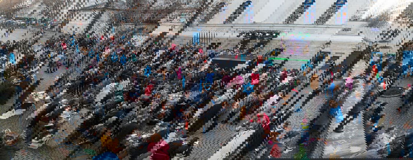 מרגש: הדלקת נרות בקישינב - מולדובה. צפו