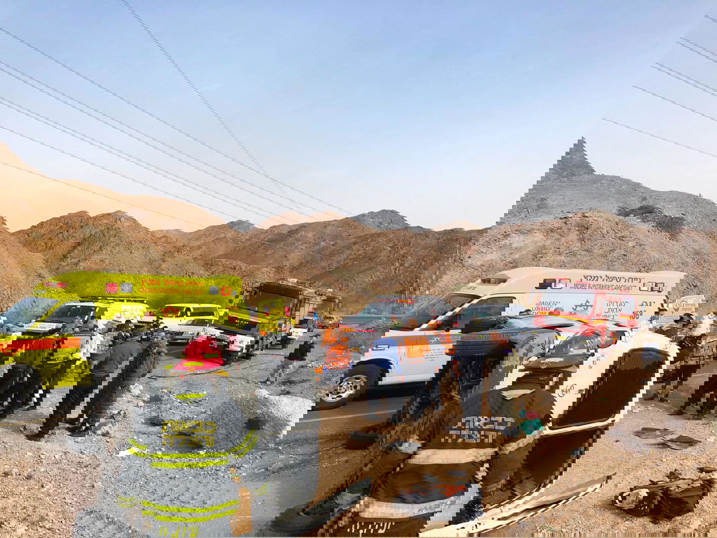 הורים ושמונת ילדיהם יצאו מרכב שהתהפך בפציעות קלות יחסית