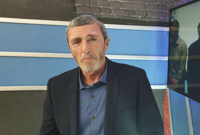 השר פרץ שוחח עם השר וקנין: להאריך את כהונת הרב שטרן