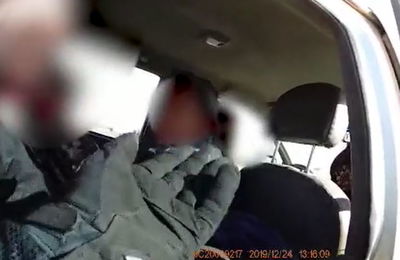 החביאו את הילד ברכב עם שמיכה - ונתפסו • צפו