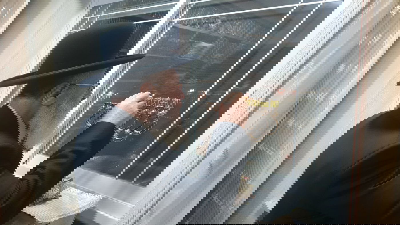 תיעוד: הראשון לציון בהדלקת נר חמישי. צפו