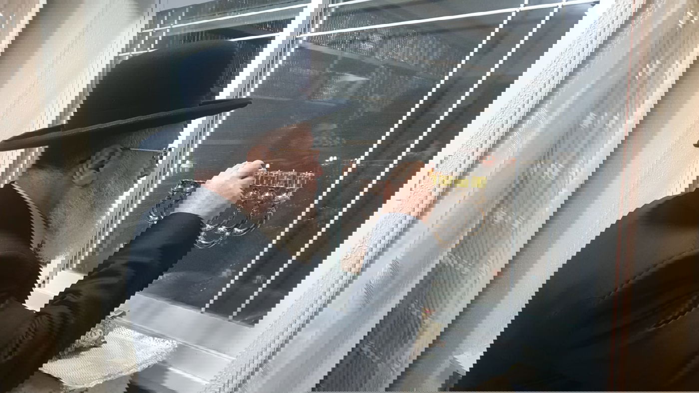 תיעוד: הראשון לציון בהדלקת נר חמישי. צפו