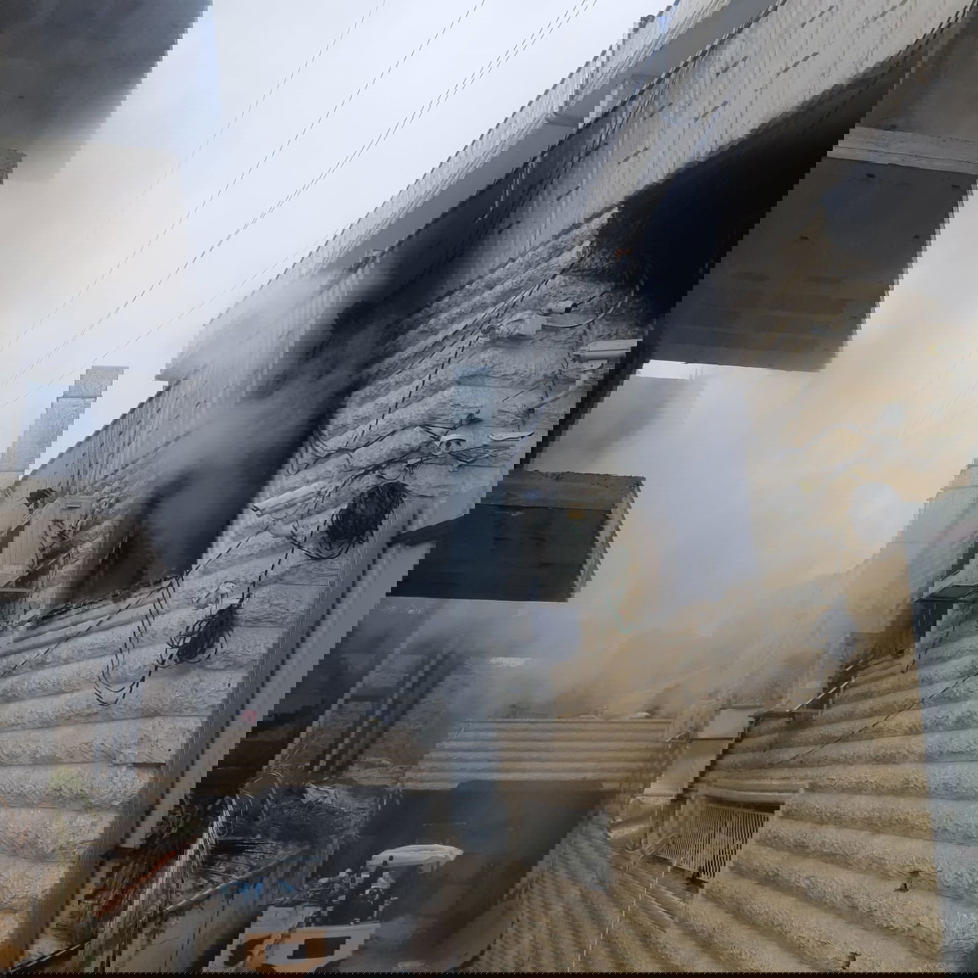 שמונה פצועים בשריפה שפרצה בחנות רהיטים